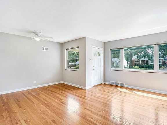 3rd image of 8812 Teaberry Ln