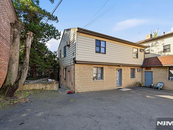 5th image of 235 Centre Street