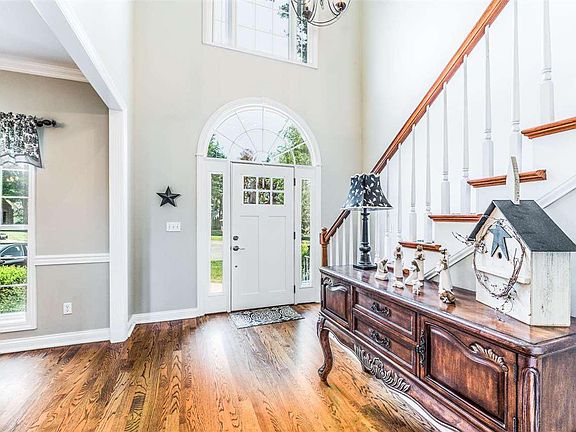 5th image of 112 White Pine Ct