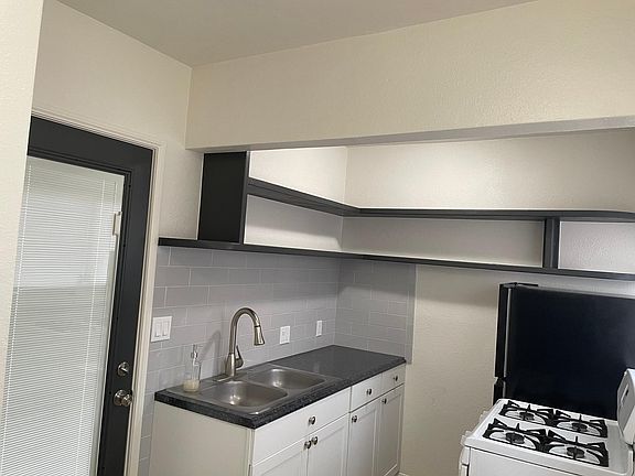 4th image of 233 S Orange Ave APT B