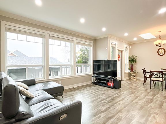5th image of 910 Delestre Ave #101