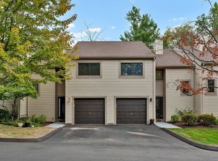 20 Woodbury Ln #20, West Hartford, CT 06117
