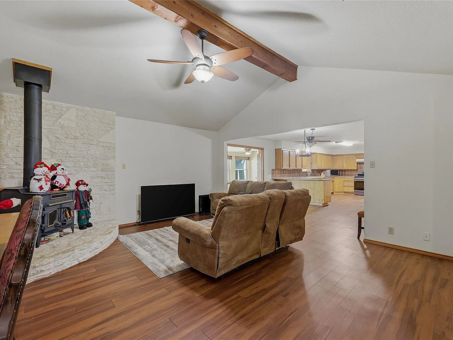 4 bed, 3.0 bath, 2852 sqft, $3,250 — Photo 3
