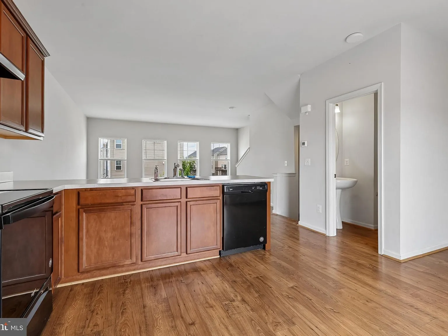 3 bed, 2.5 bath, 2131 sqft, $2,150 — Photo 3