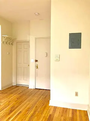 Rented by R New York | media 27