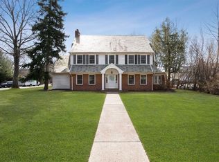 212 Stewart Ave, Garden City, NY 11530