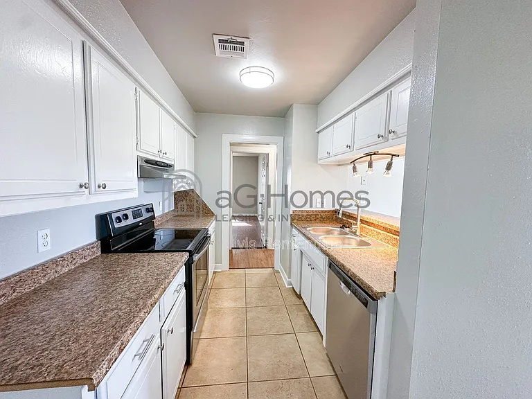 730 Arlington Dr — Photo 10