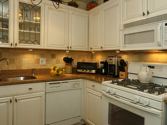 Sold by Sotheby's International Realty | media 31