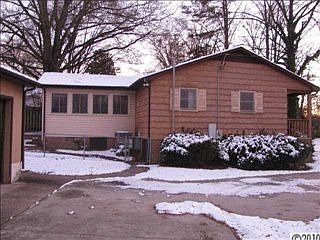 3rd image of 836 E 6th Ave