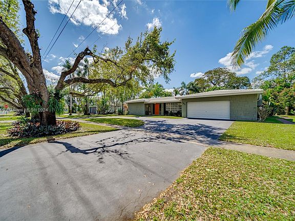 5th image of 741 SW 59th Ave