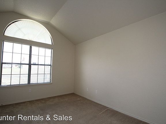 3rd image of 4406 Water Oak Dr