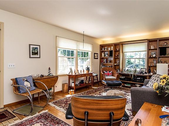 3rd image of 44 Fireside Ln