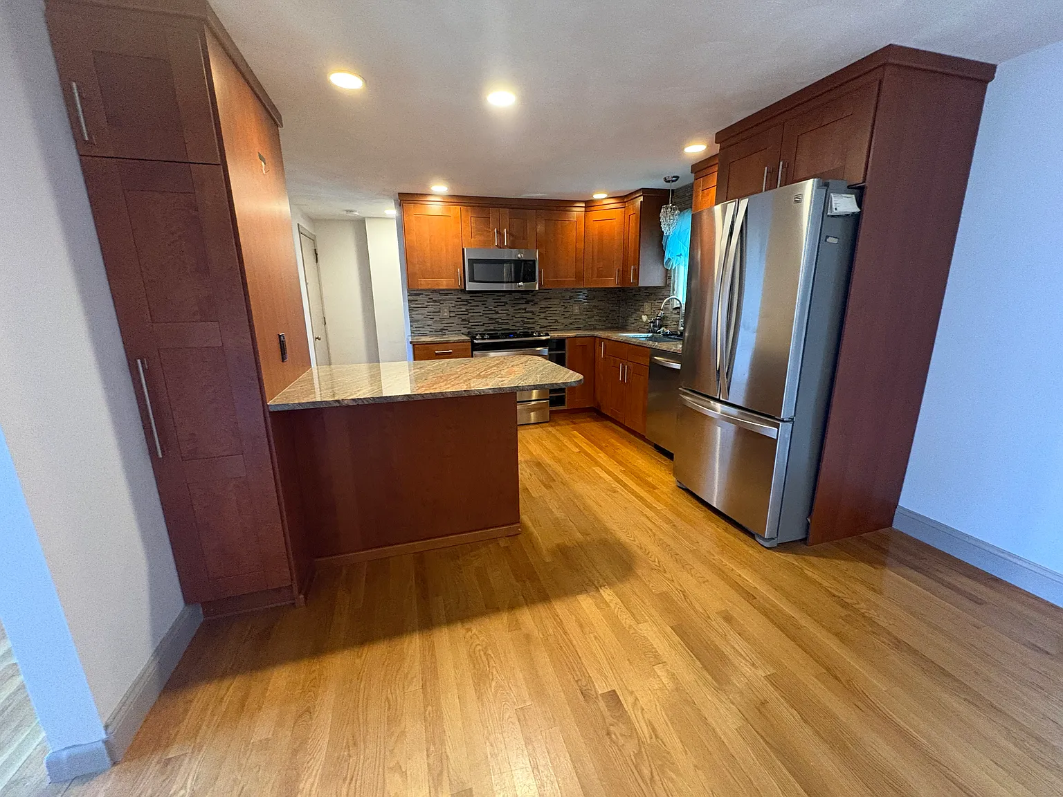 3 bed, 1.5 bath, 1521 sqft, $3,150 — Photo 4
