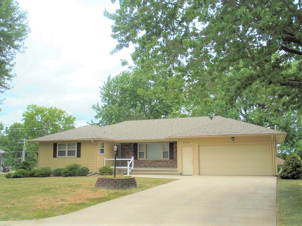 1st image of 2304 Country Club Dr