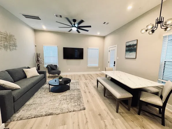 217 Pheasant St #B, Houston, TX 77018