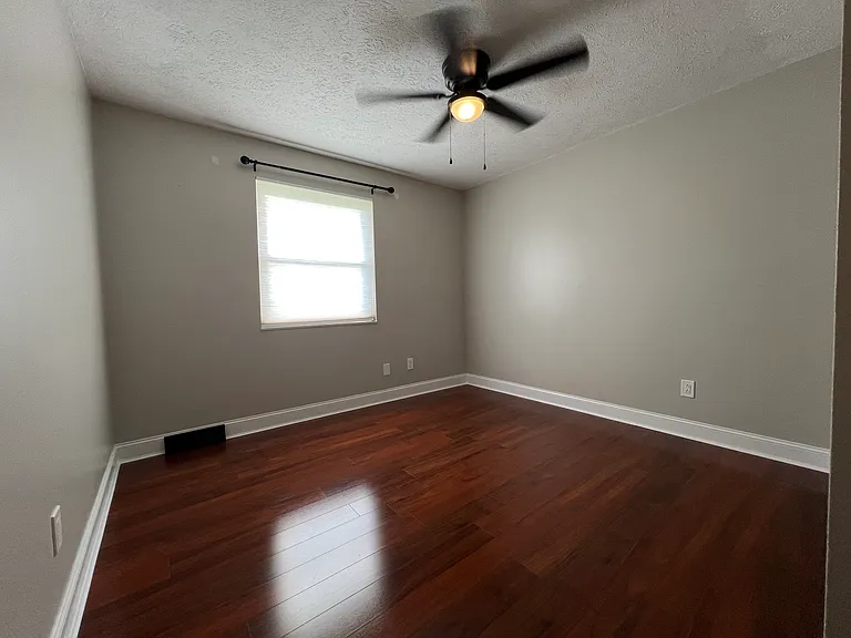 331 Madison Dr — Photo 22