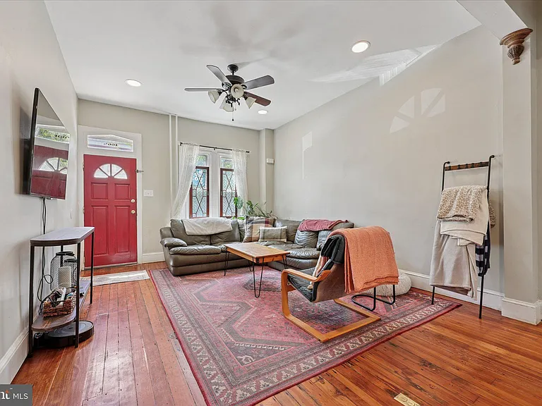 466 Conarroe St #1/2 — Photo 11