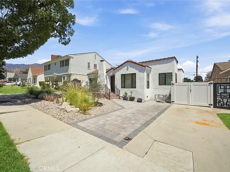 1338 Bruce Ave — Photo 2
