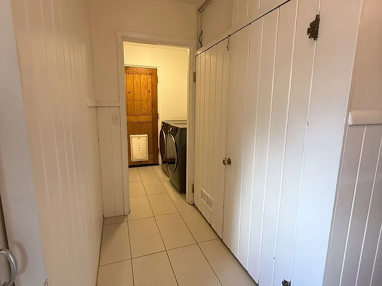 1361 Santa Rosa Dr — Photo 32