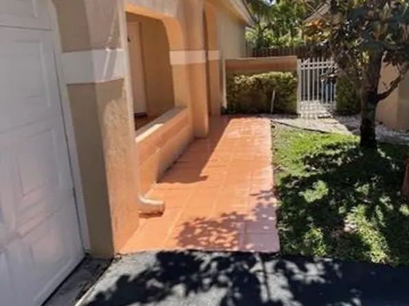 1311 Seagrape Cir #0, Fort Lauderdale, FL 33326