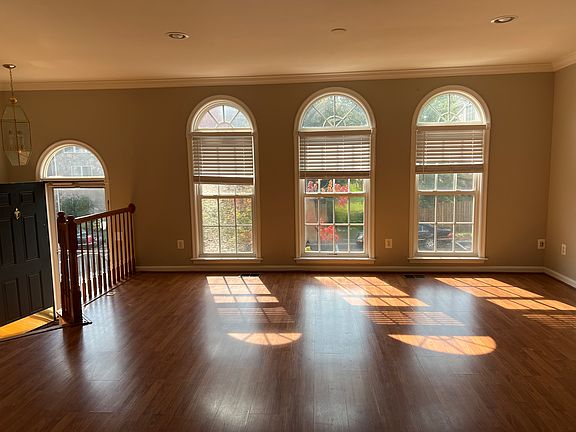 3rd image of 43670 Lees Mill Sq