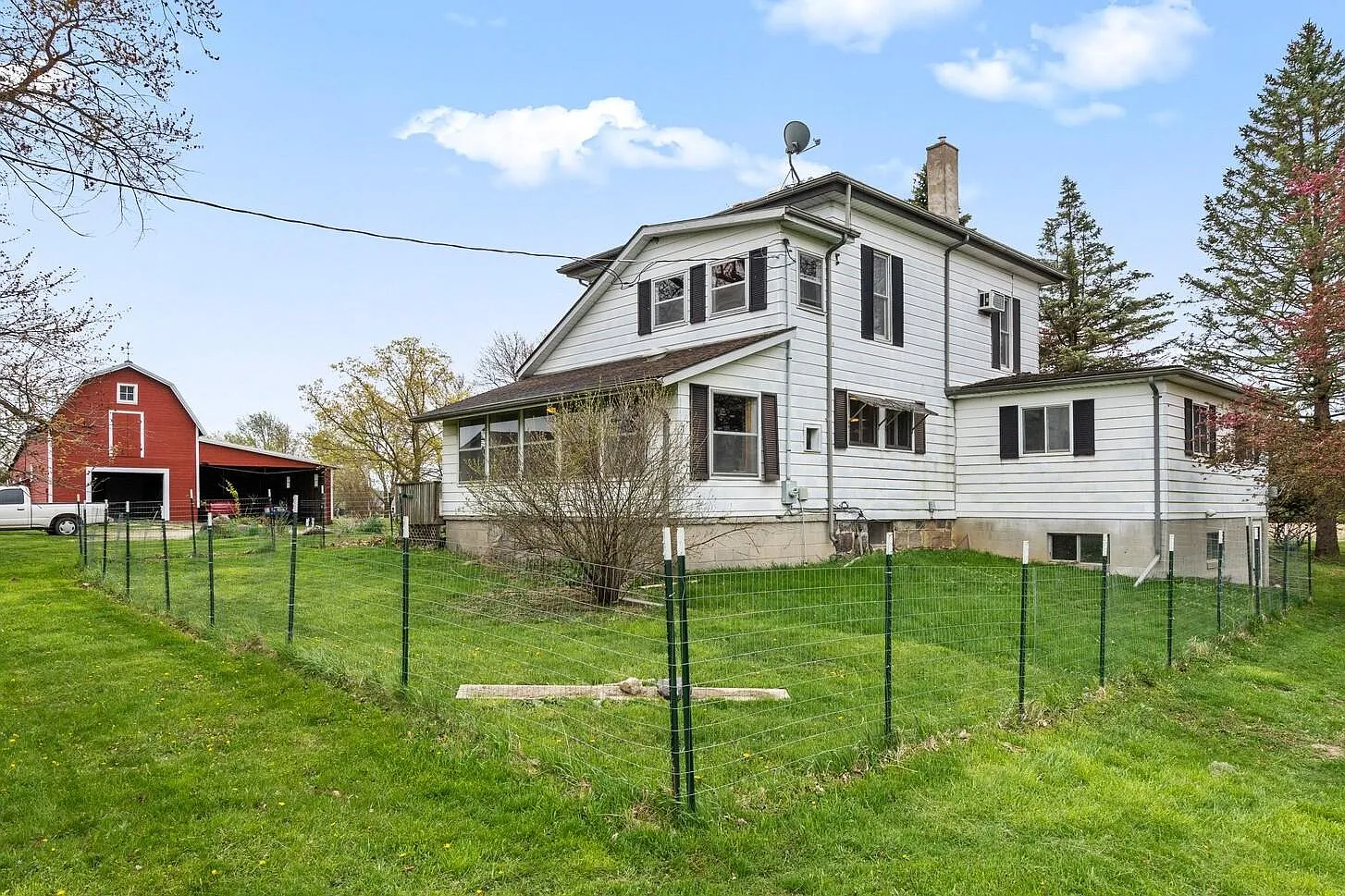 1931 E Joy Rd photo 1