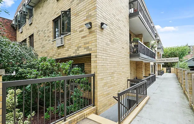 Sold by Crifasi Real Estate | media 30