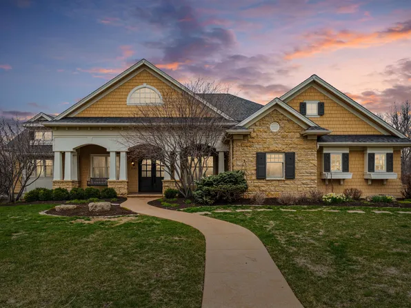 1749 Creek Wood Dr, Dubuque, IA 52003