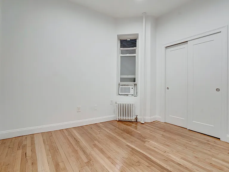 323 W 47th St #2B — Photo 8