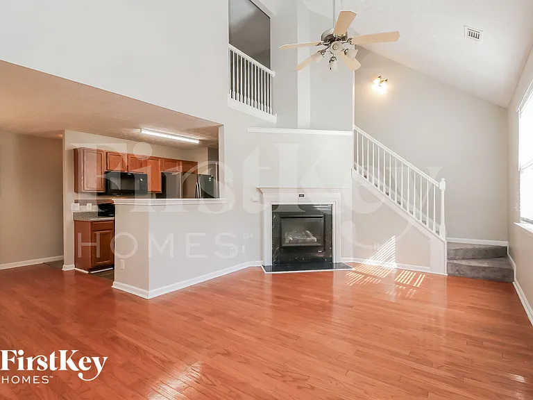 3080 Lakeside Cir — Photo 3