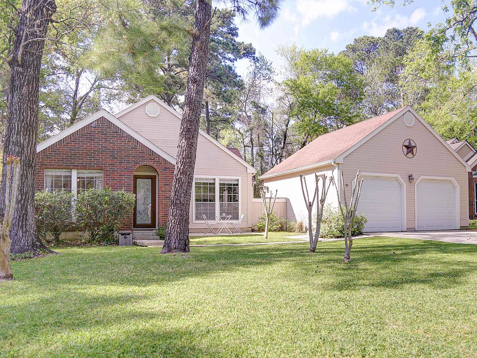 BEAUTIFUL Updated 3/2 Home in the Heart of The Woodlands!