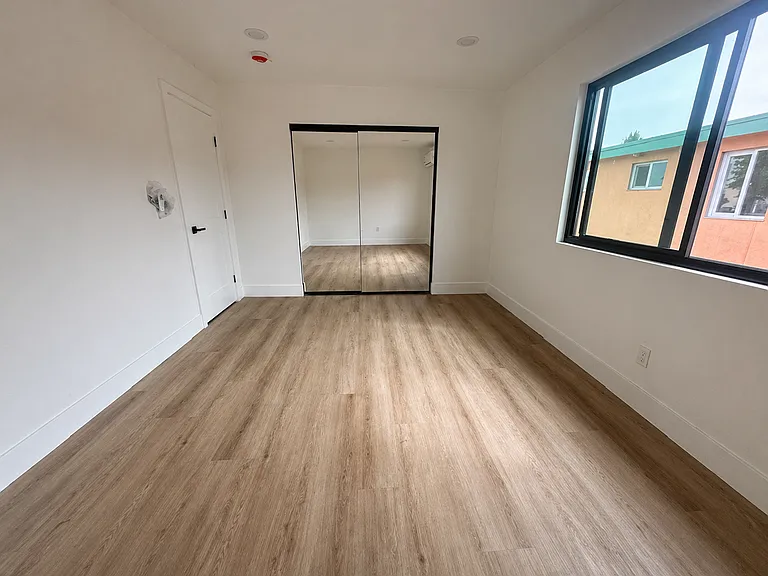 2668 Randolph St — Photo 18