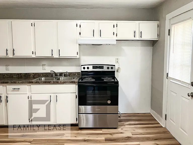 2304 E Prairie St — Photo 4