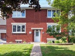 406 Tweedsmuir Ave #4, Ottawa, ON K1Z 5N5