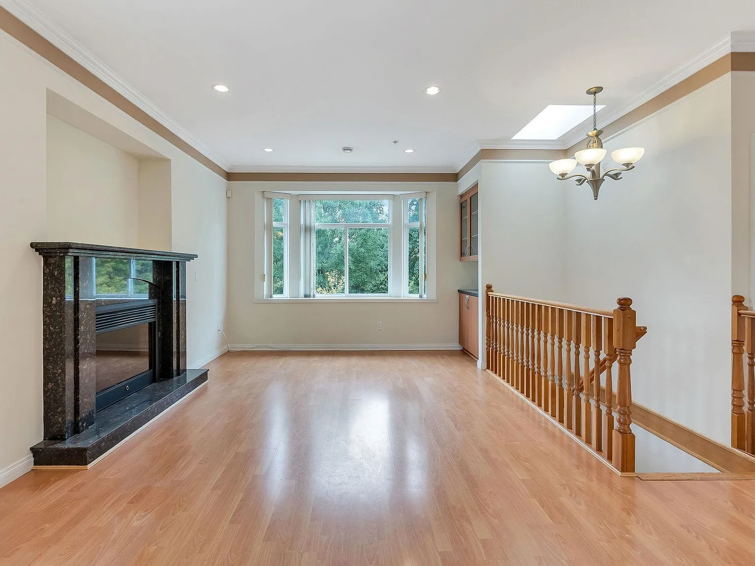 3 bed, 1369 sqft, $3,300 — Photo 4