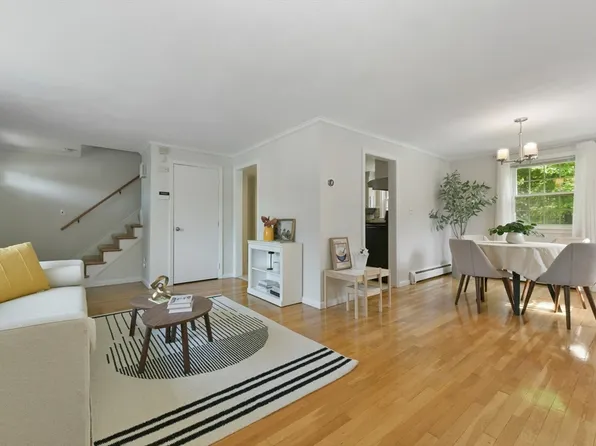 8 Edwards Rd #8A, Woburn, MA 01801