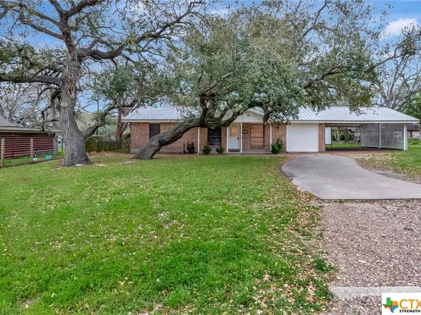 743 W Franklin St, Goliad, TX 77963