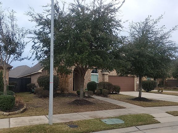 3rd image of 910 Butterfly Garden Trl