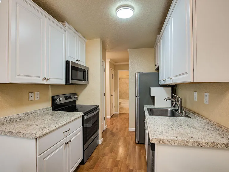 2131 Northwood Cir #F — Photo 16