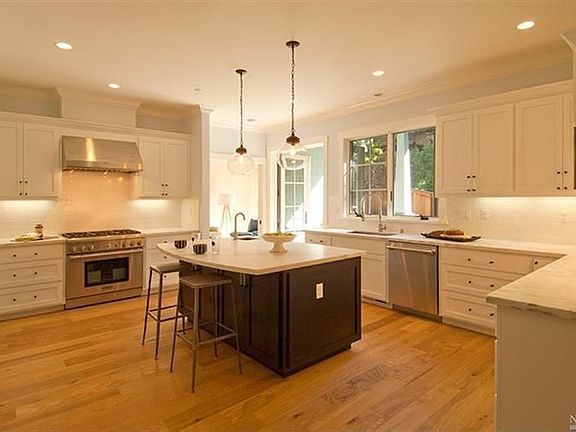 4th image of 228 Madrone Ave