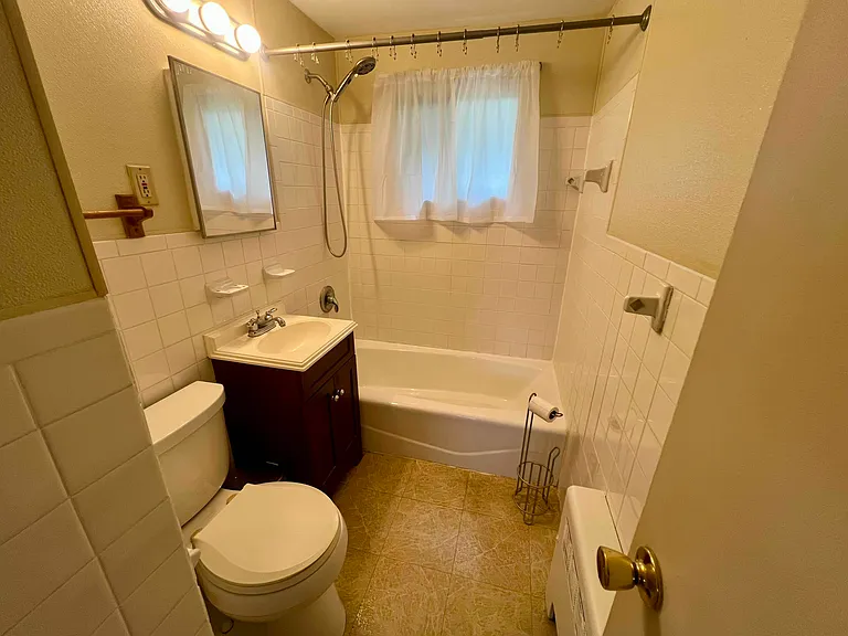 12 Saran Ave — Photo 14