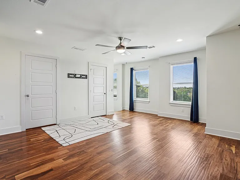 422 N Marlborough Ave — Photo 56