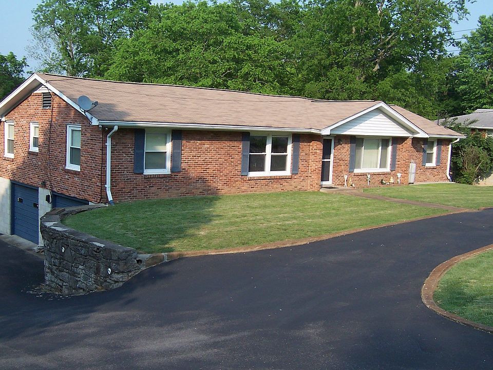 Minutes From Downtown Nashville