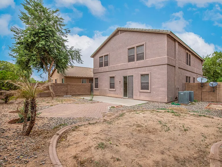 3209 W Saint Catherine Ave — Photo 41