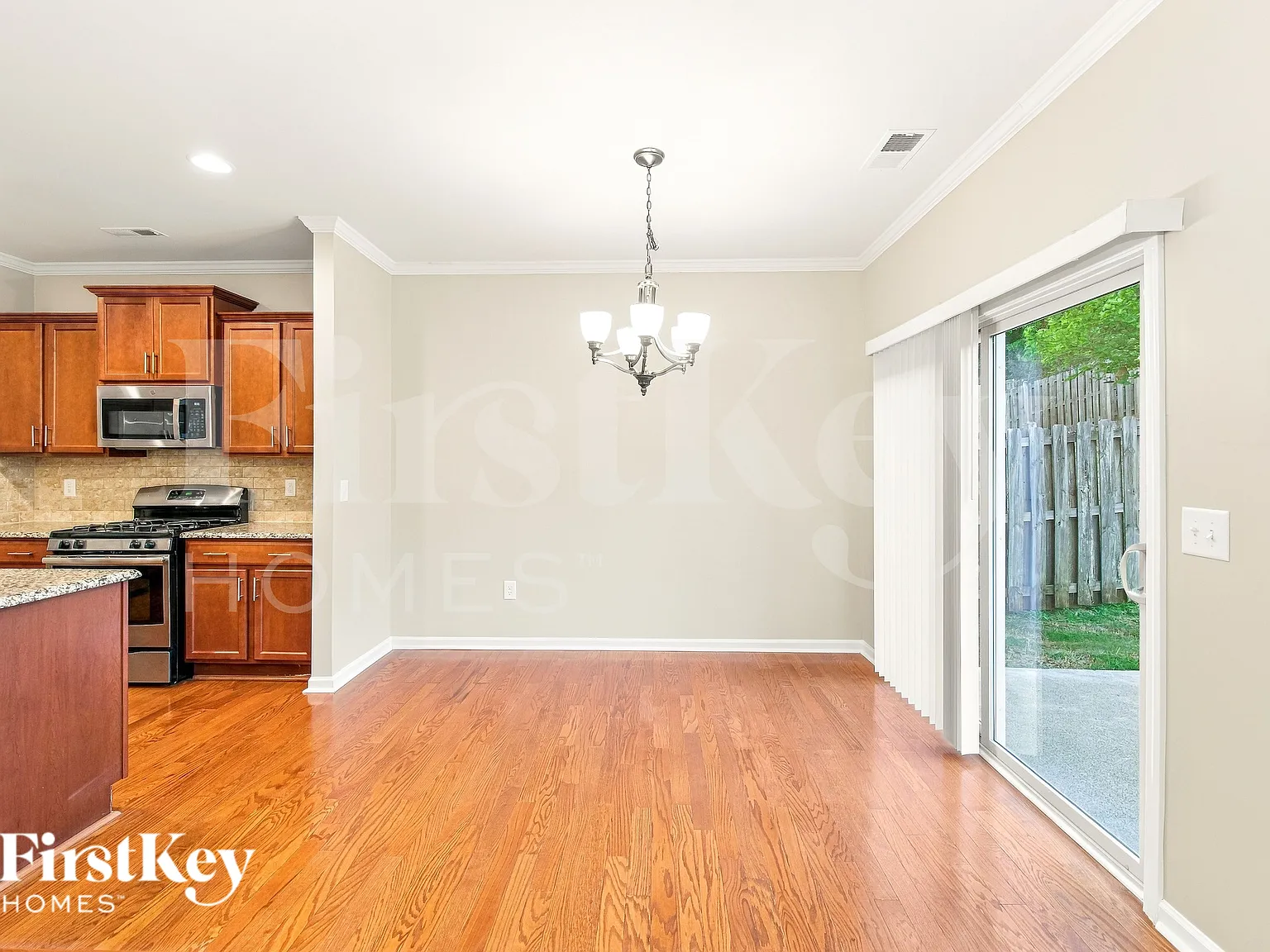 3 bed, 2.5 bath, 1994 sqft, $2,040 — Photo 3