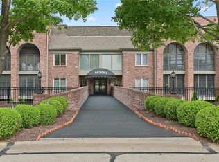 14300 E Conway Meadows Ct #307, Chesterfield, MO 63017