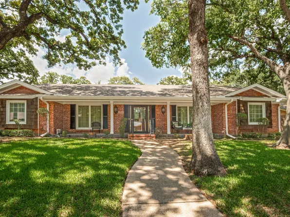 832 Wheelwood Dr, Hurst, TX 76053
