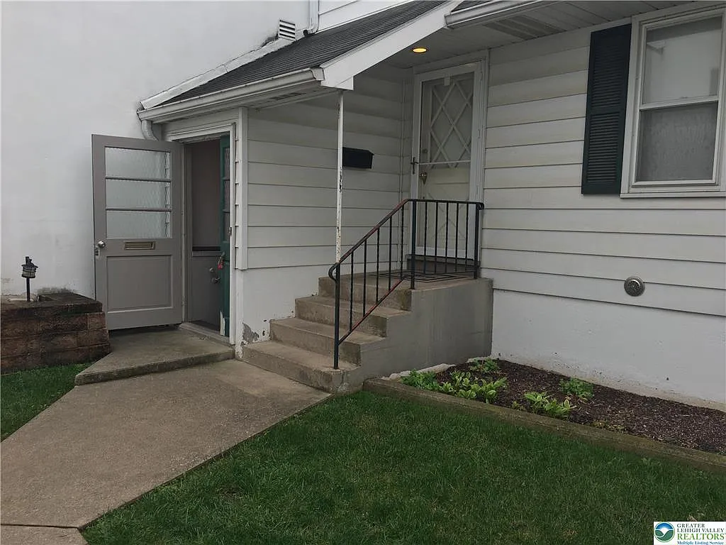 1 bed, 1.0 bath, 1200 sqft, $1,800 — Photo 1