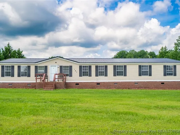 145 Tall Oaks Dr, Spring Lake, NC 28390