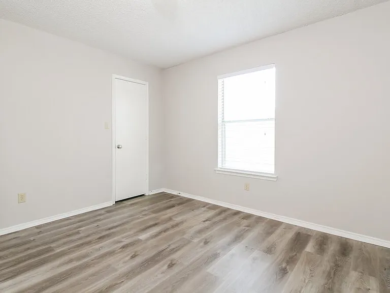 7900 Flowertree Ct — Photo 13